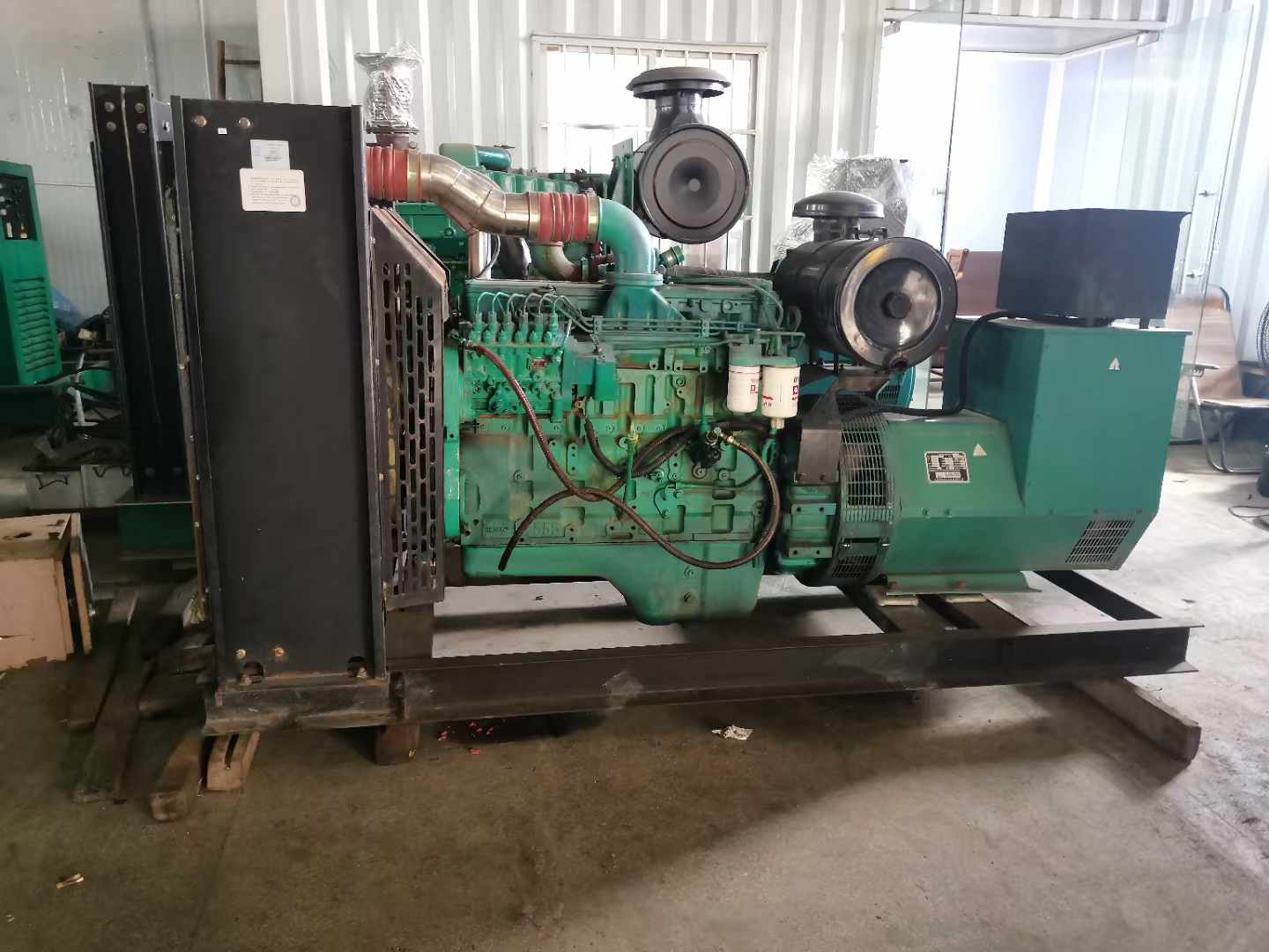 江南发电机租赁如何确定电缆的承载电流是否在安全范围内？